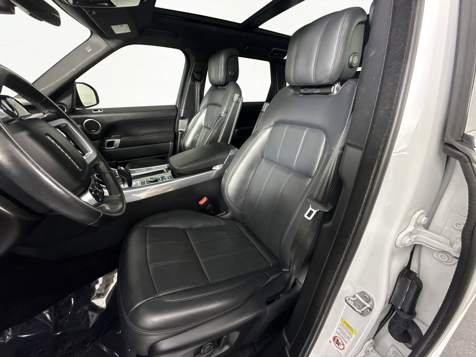 Used 2020 Land Rover Range Rover Sport HSE Dynamic image 11