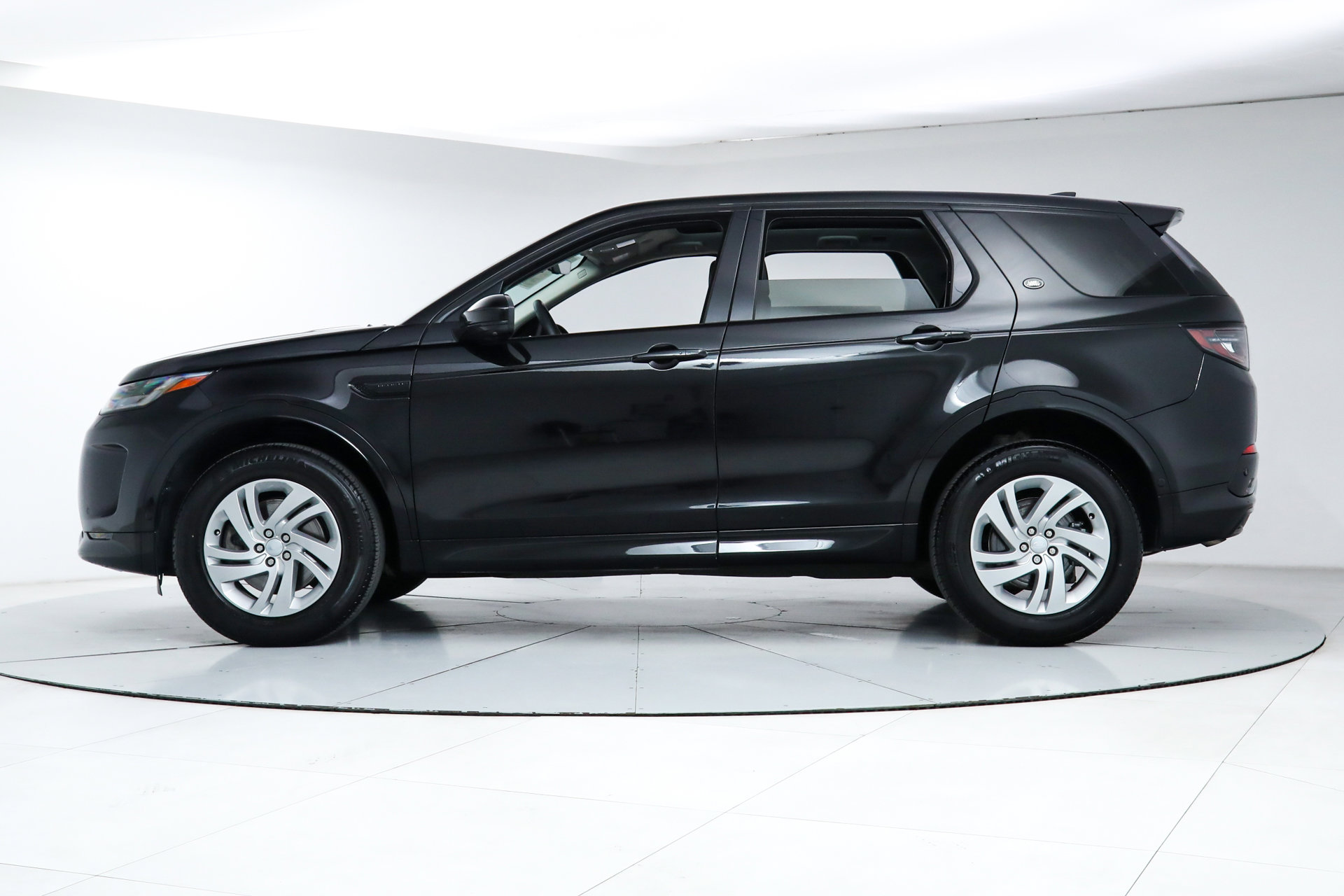 Used 2024 Land Rover Discovery Sport S image 2