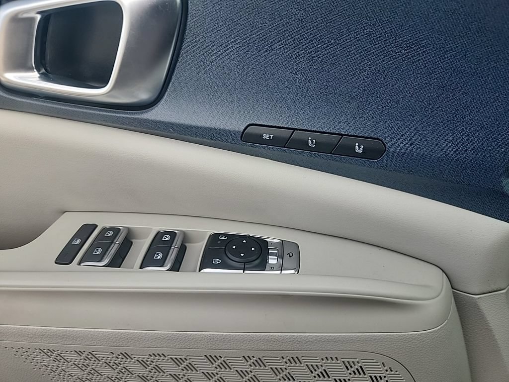 Certified 2025 Kia Carnival EX FWD image 26