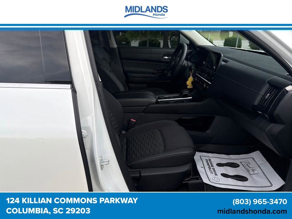 Used 2022 Nissan Pathfinder SV AWD/4WD image 39