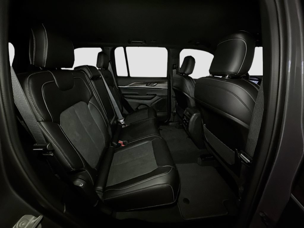 New 2026 Jeep Grand Cherokee Altitude AWD/4WD image 31