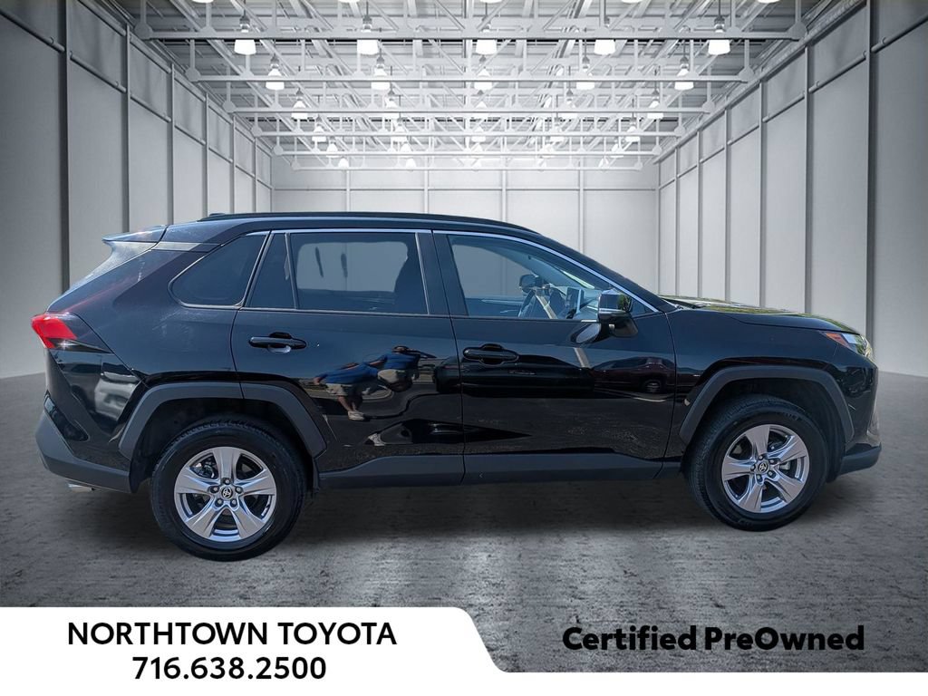 Used 2025 Toyota RAV4 XLE AWD/4WD image 18