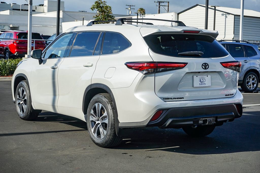 Used 2022 Toyota Highlander XLE image 7