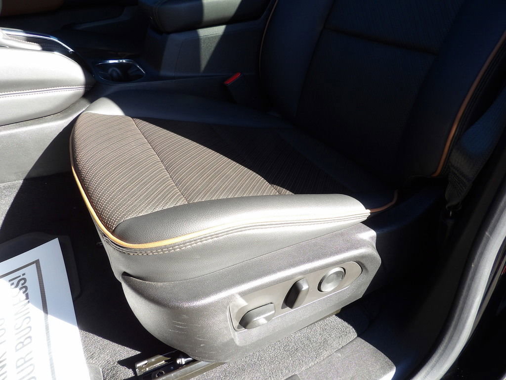 Used 2023 GMC Canyon AT4 w/ AT4 Premium Package image 18