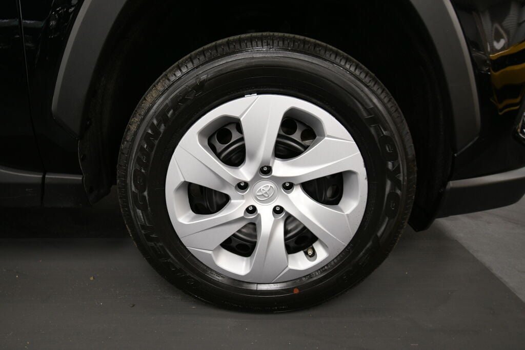 Certified 2025 Toyota RAV4 LE AWD/4WD image 27