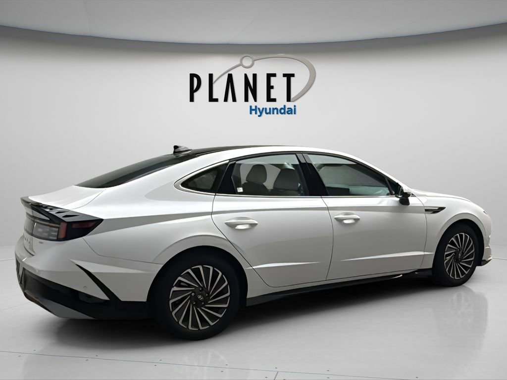 Certified 2025 Hyundai Sonata Limited FWD image 6