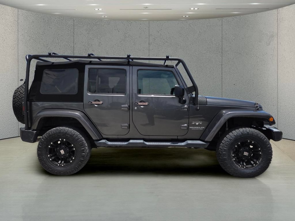 Used 2017 Jeep Wrangler Unlimited Sahara w/ Connectivity Group AWD/4WD image 2