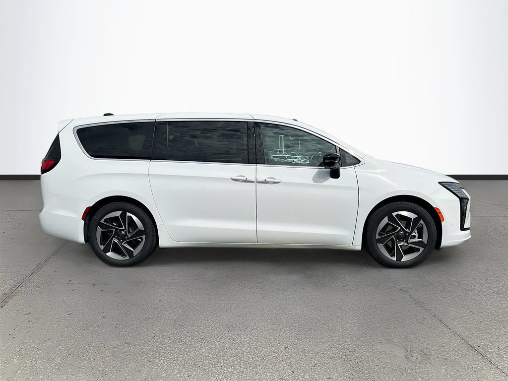 New 2027 Chrysler Pacifica Limited w/ Family Tech Group FWD image 8