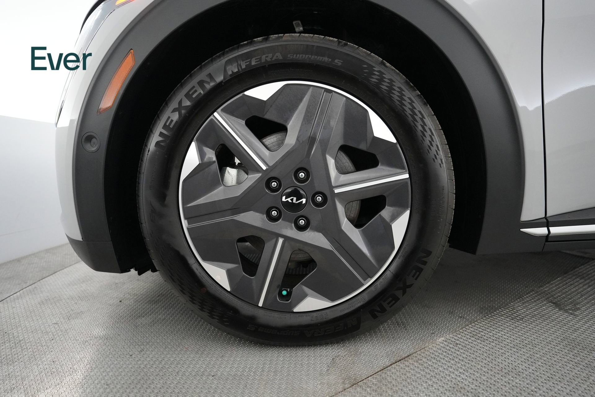 Used 2025 Kia EV6 Light w/ Light LR Technology Package image 19