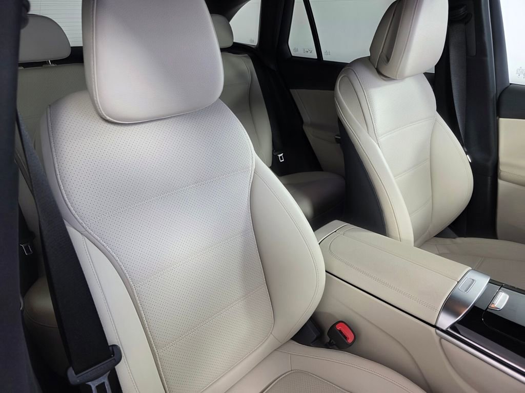Certified 2025 Mercedes-Benz GLC 300 4MATIC image 27