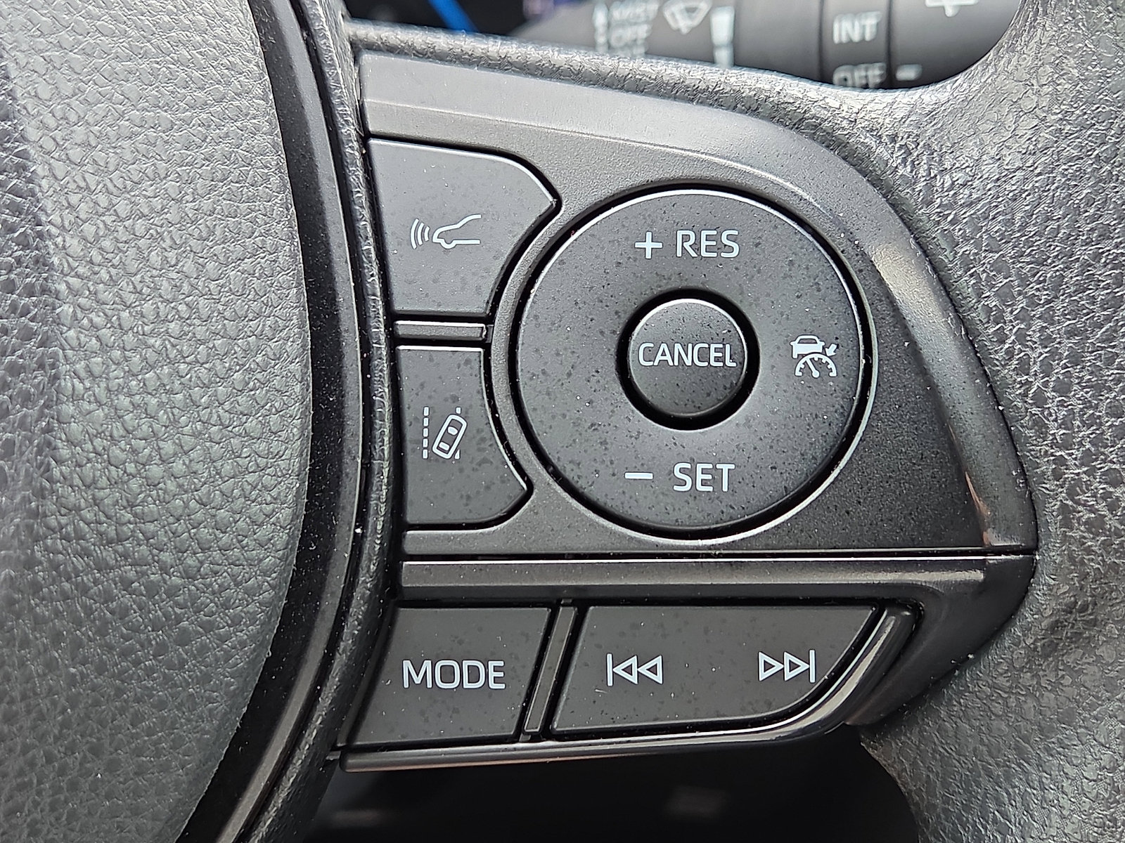 Used 2025 Toyota RAV4 XLE w/ Convenience Package AWD/4WD image 22