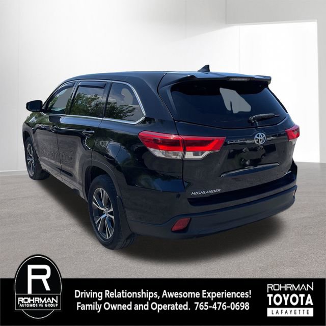 Used 2017 Toyota Highlander Plus AWD/4WD image 3