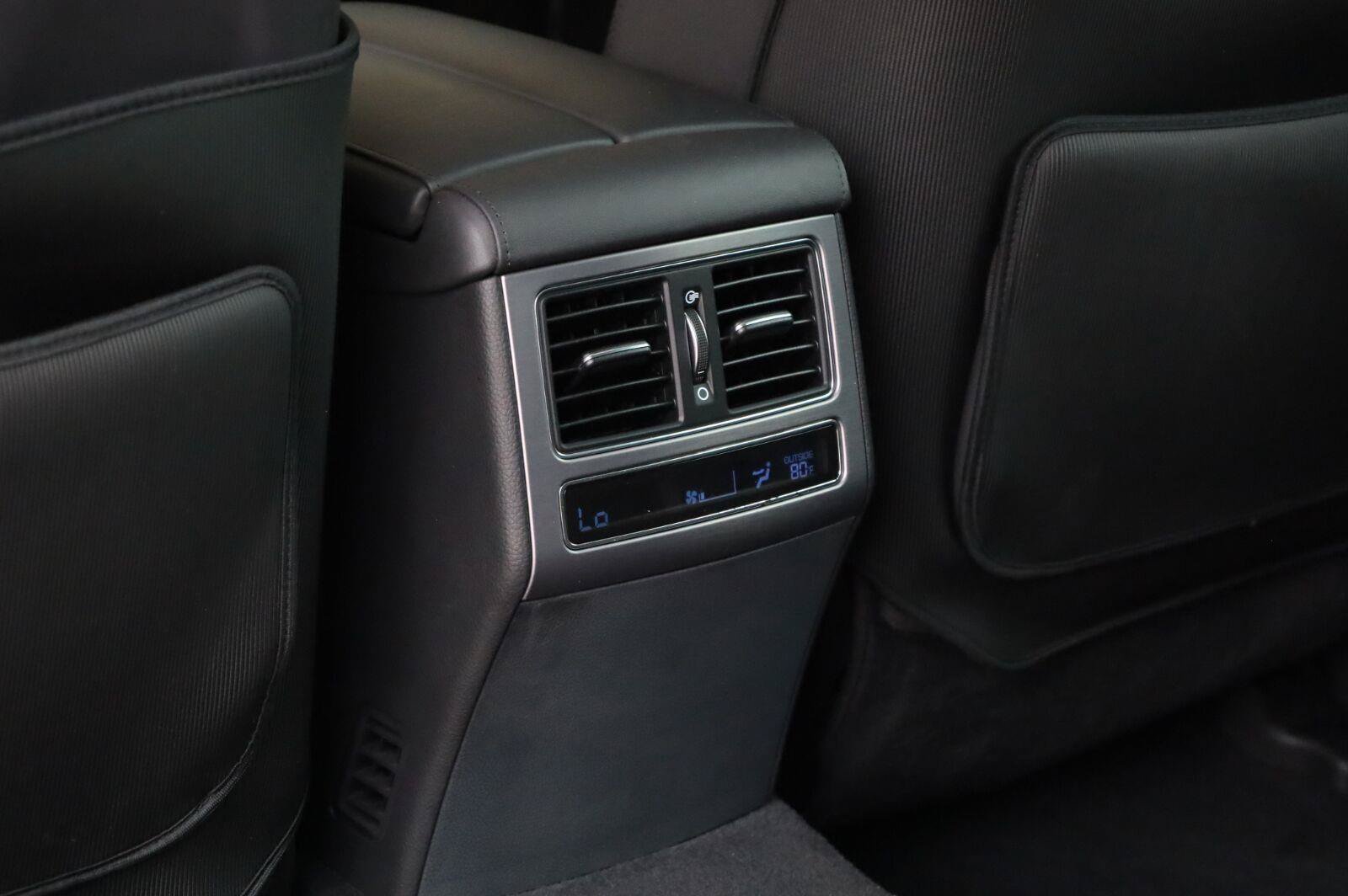Used 2015 Hyundai Equus Signature RWD image 19