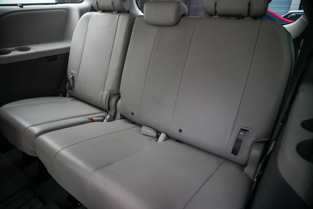Used 2014 Toyota Sienna XLE FWD image 20