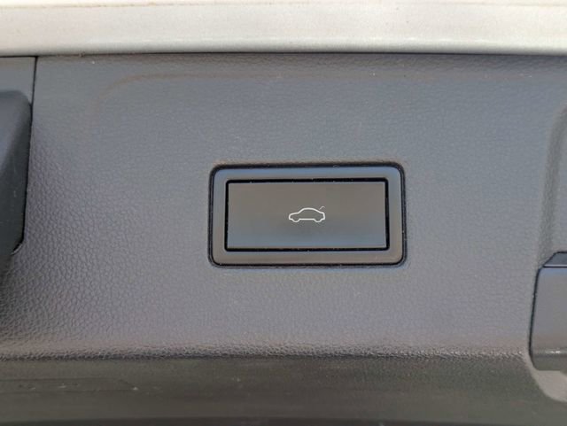 Used 2019 Volkswagen Atlas SEL R-Line FWD image 14