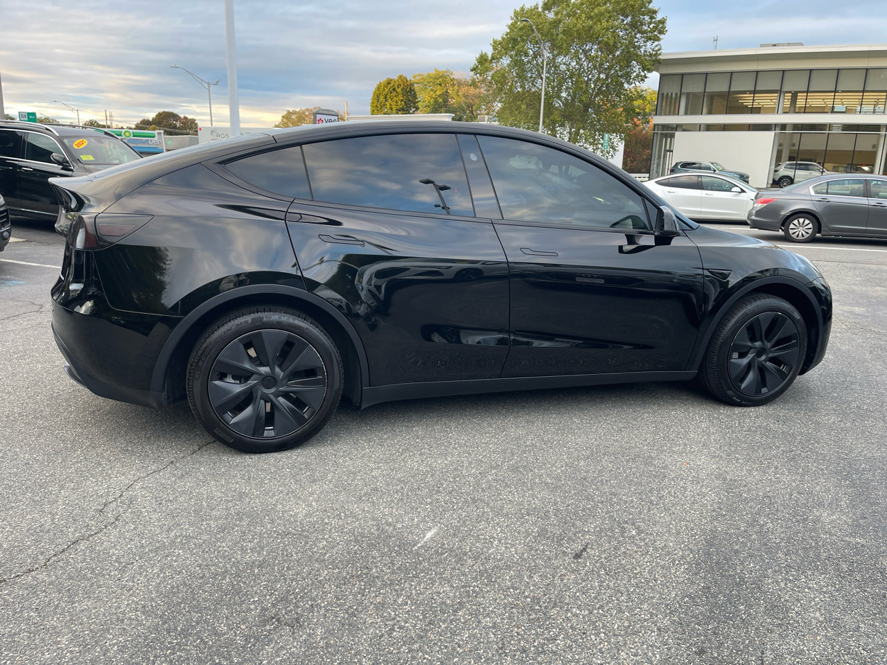 Used 2024 Tesla Model Y Long Range image 14