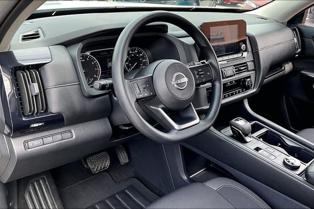 Certified 2025 Nissan Pathfinder S image 14