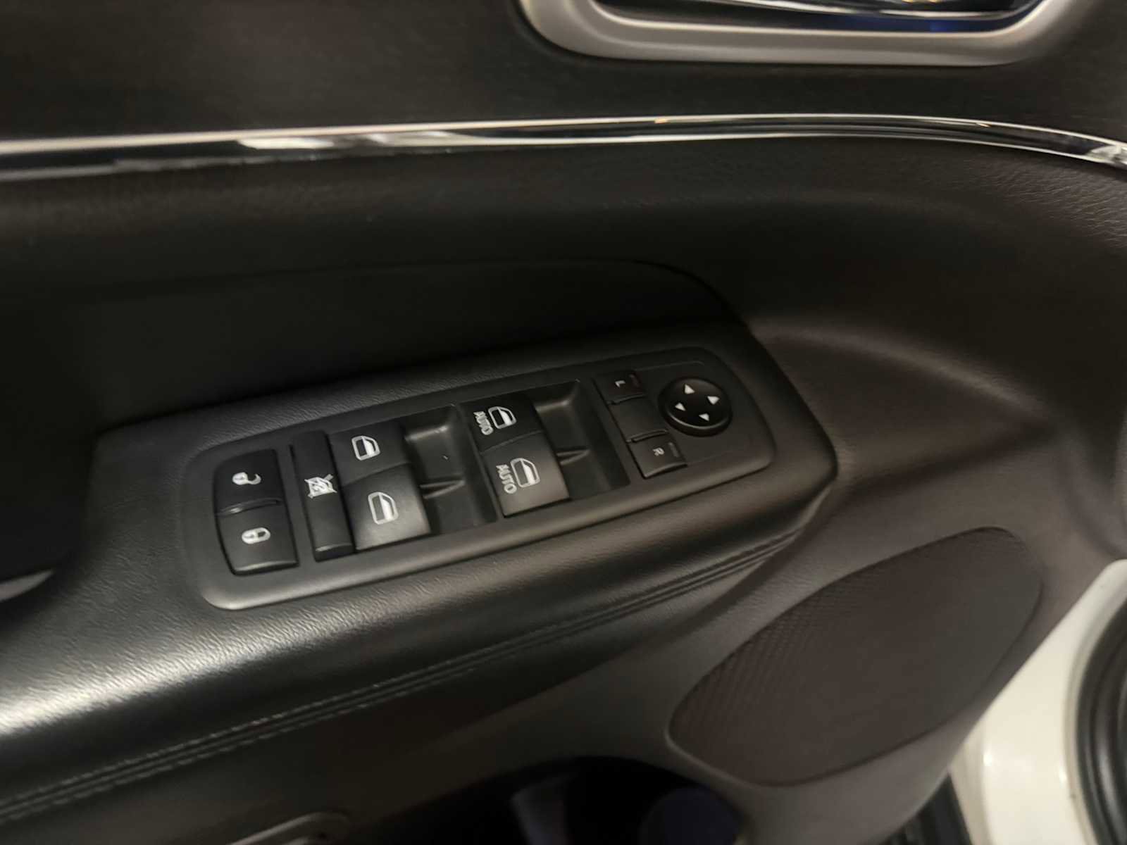 Used 2018 Jeep Grand Cherokee Limited AWD/4WD image 21