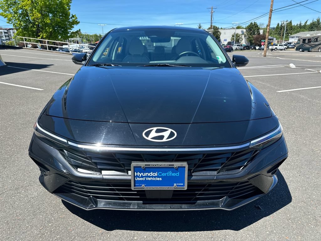 Certified 2025 Hyundai Elantra Limited FWD image 9