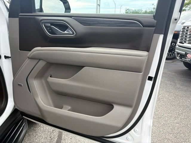 Used 2023 GMC Yukon XL SLT w/ SLT Premium Package AWD/4WD image 21