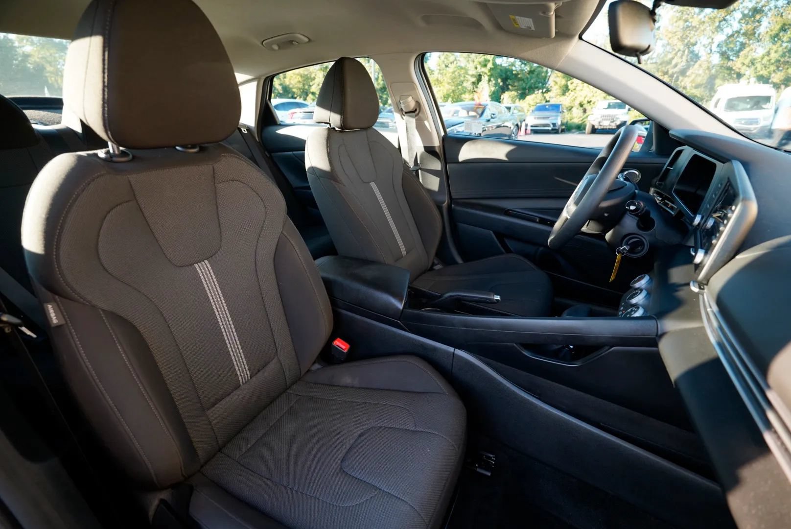 Used 2025 Hyundai Elantra SE FWD image 39