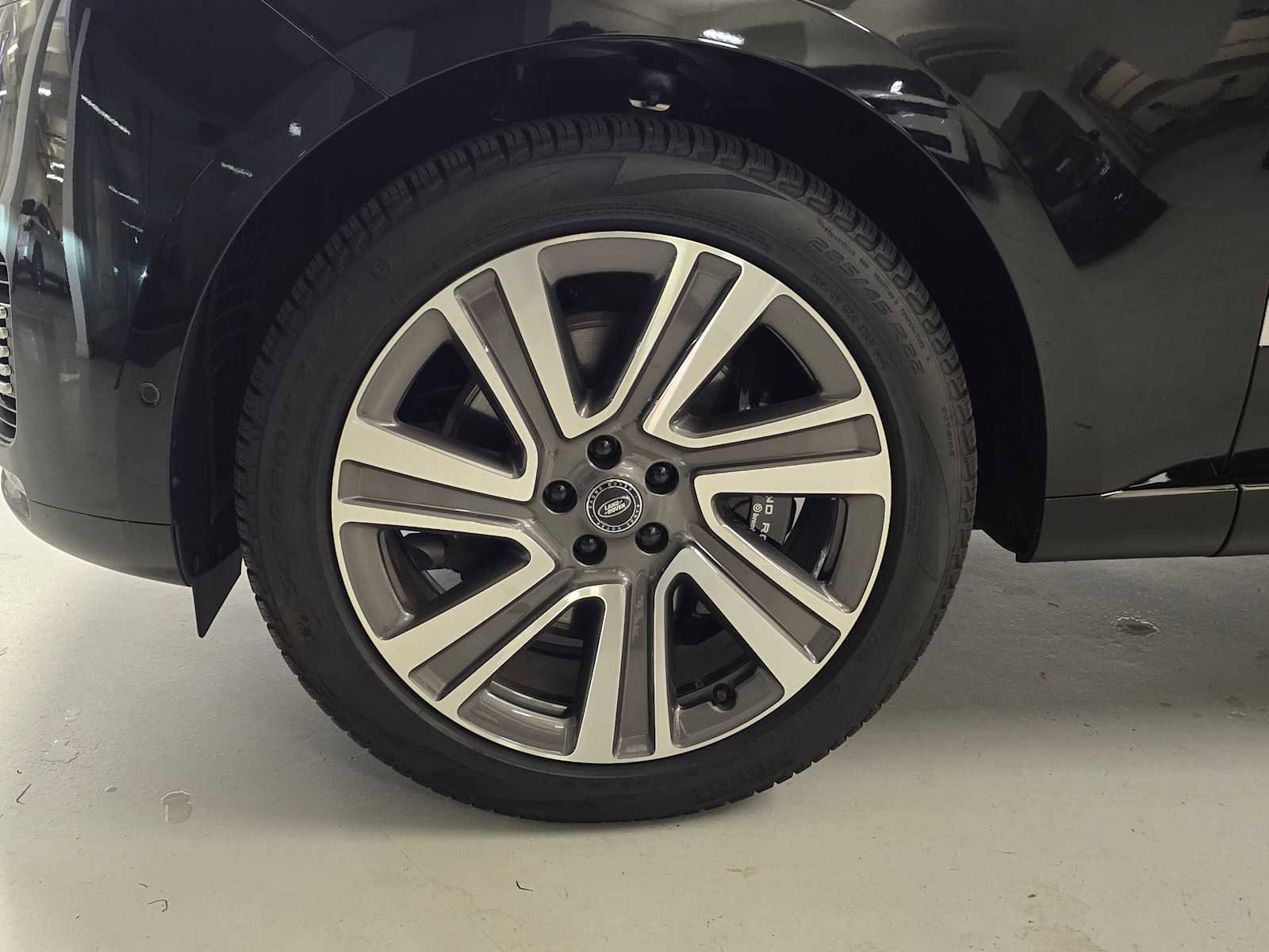 New 2025 Land Rover Range Rover SV image 9