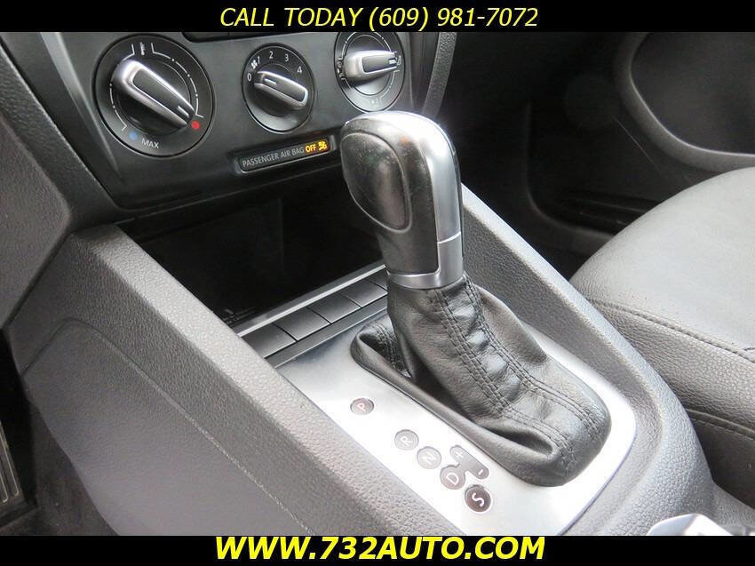Used 2011 Volkswagen Jetta SE FWD image 13