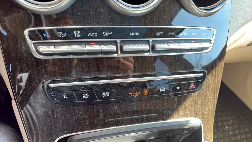 Used 2020 Mercedes-Benz GLC 300 4MATIC image 17