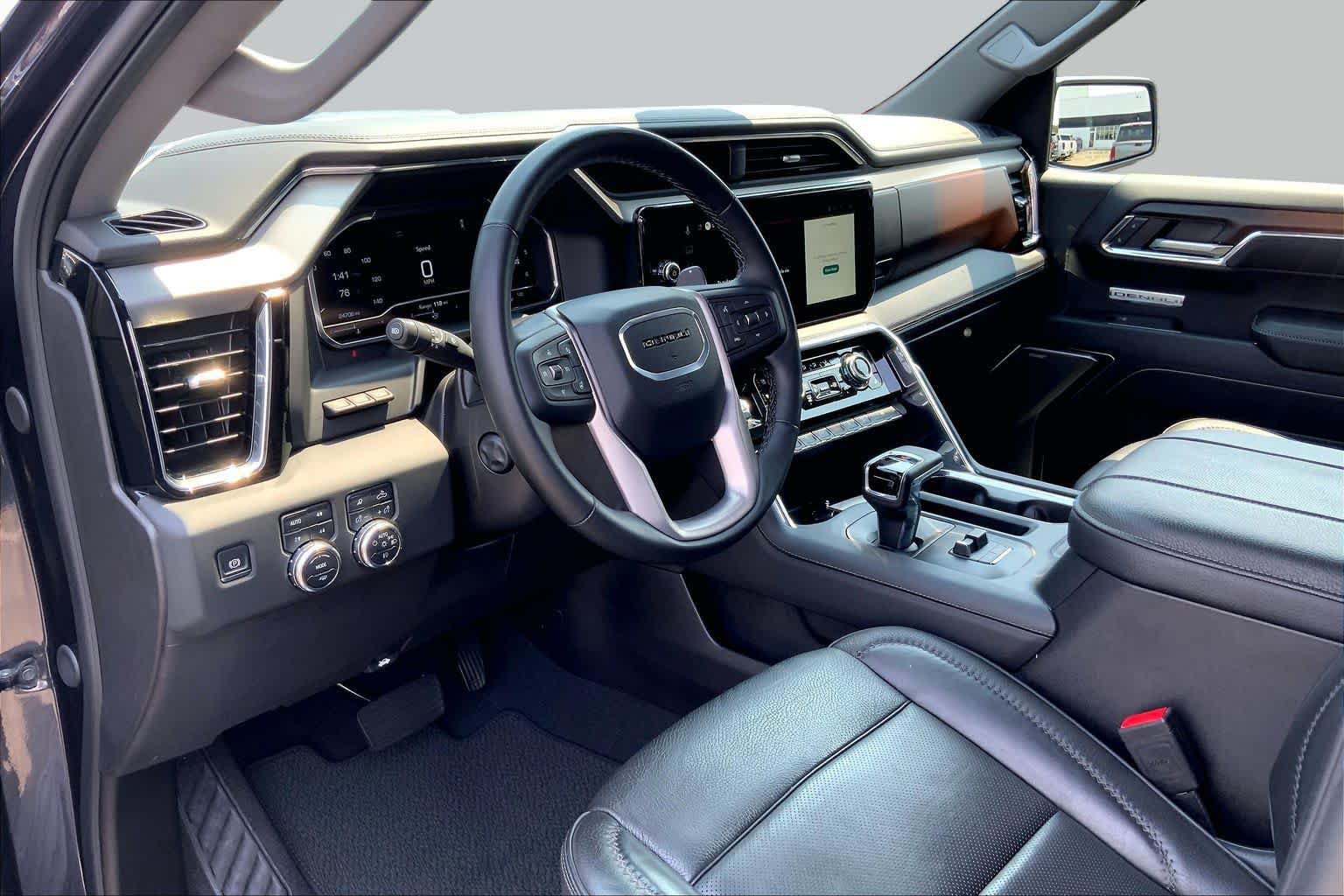 Used 2024 GMC Sierra 1500 Denali w/ Denali Reserve Package AWD/4WD image 16