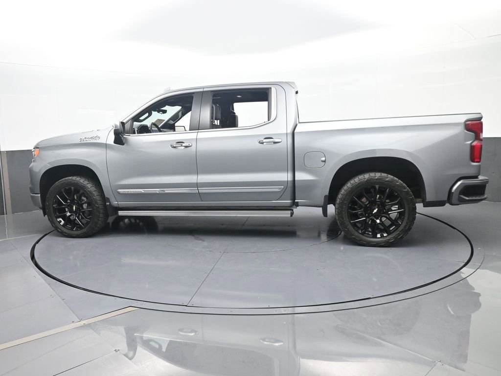 Used 2024 Chevrolet Silverado 1500 High Country w/ Technology Package image 3