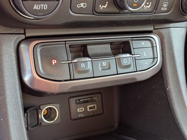 Used 2022 GMC Acadia AT4 w/ Technology Package image 33