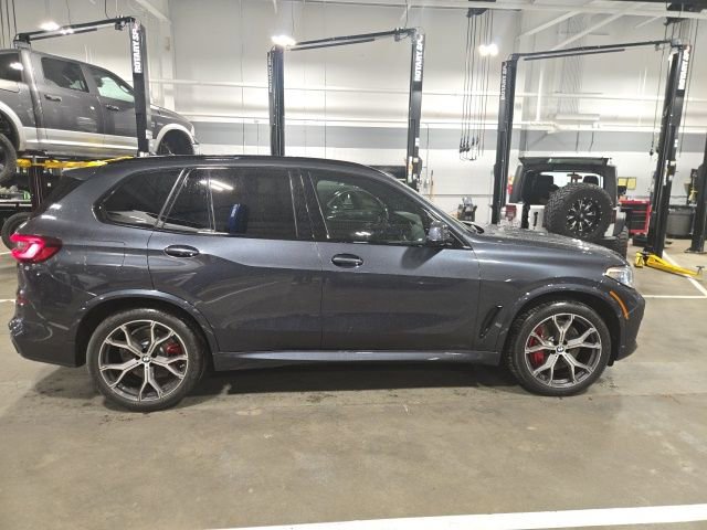 Used 2021 BMW X5 M50i w/ Executive Package image 3