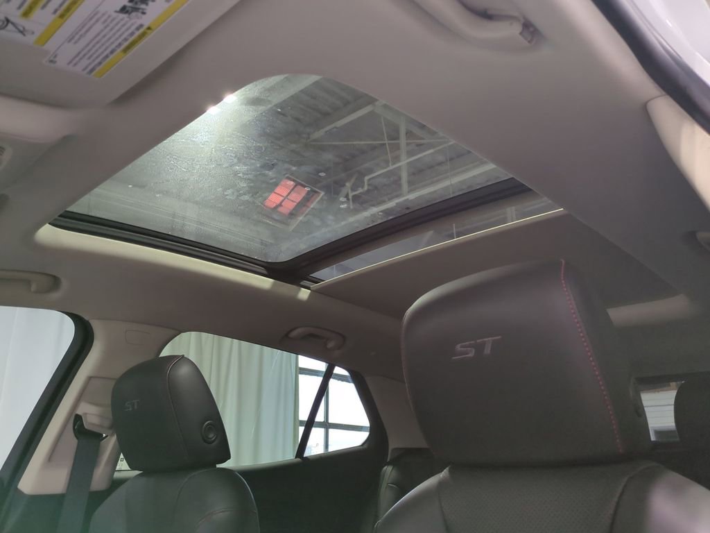 Used 2022 Buick Envision Essence w/ Sport Touring Package image 23