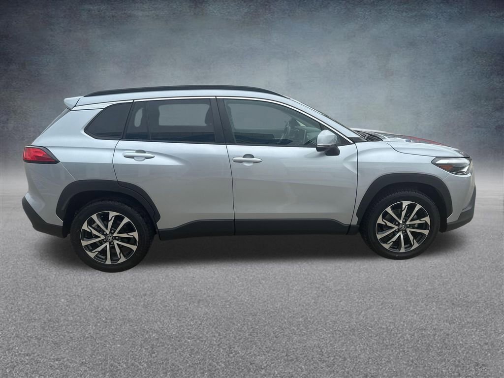 Used 2022 Toyota Corolla Cross XLE AWD/4WD image 6