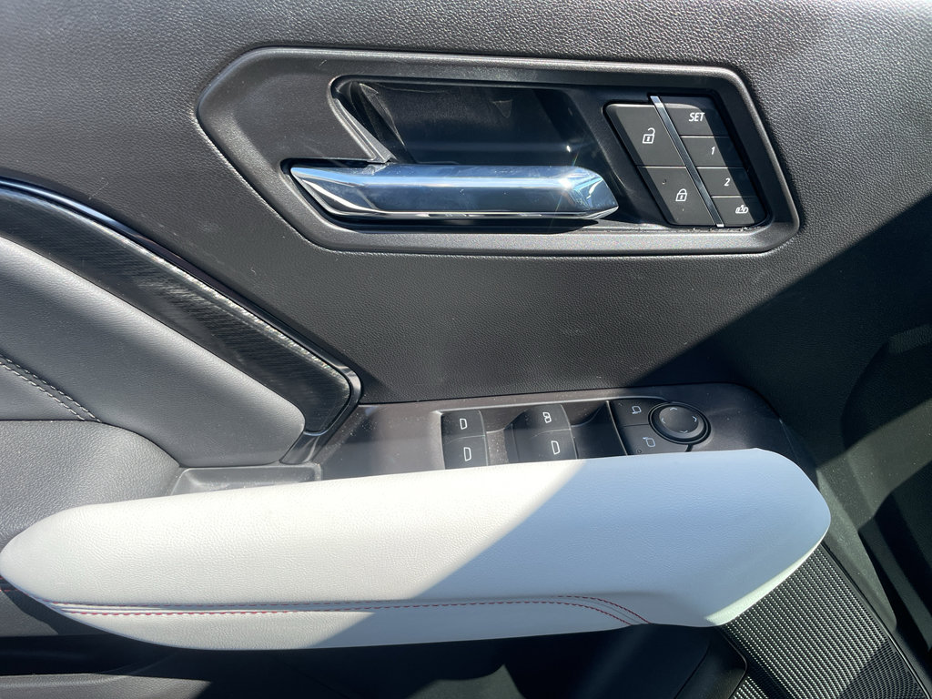 Used 2026 GMC Canyon AT4X AWD/4WD image 17