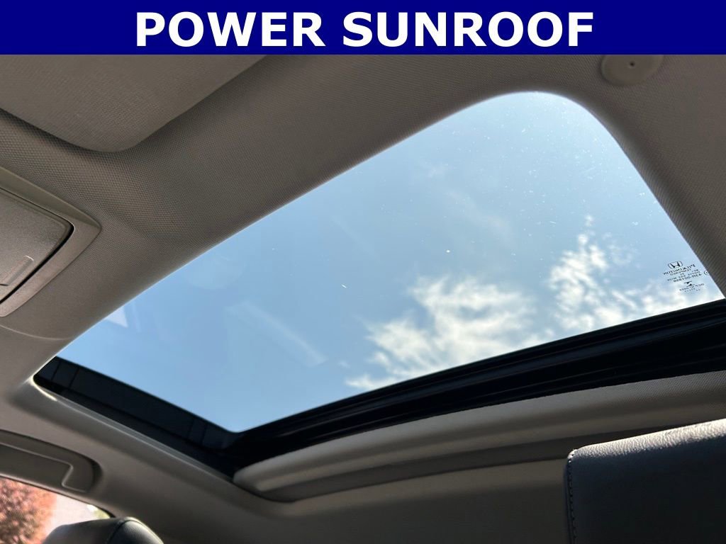 Used 2018 Honda Accord Touring image 2