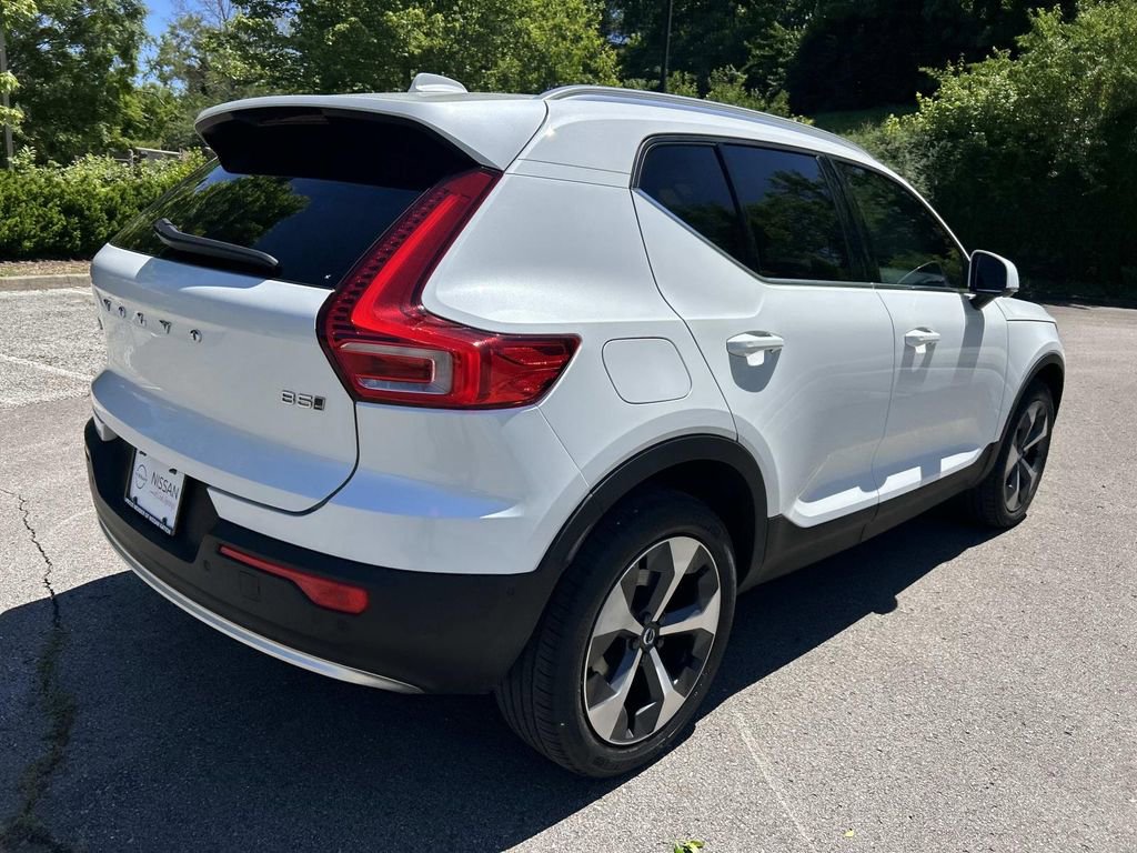 Used 2024 Volvo XC40 B5 Plus AWD/4WD image 7