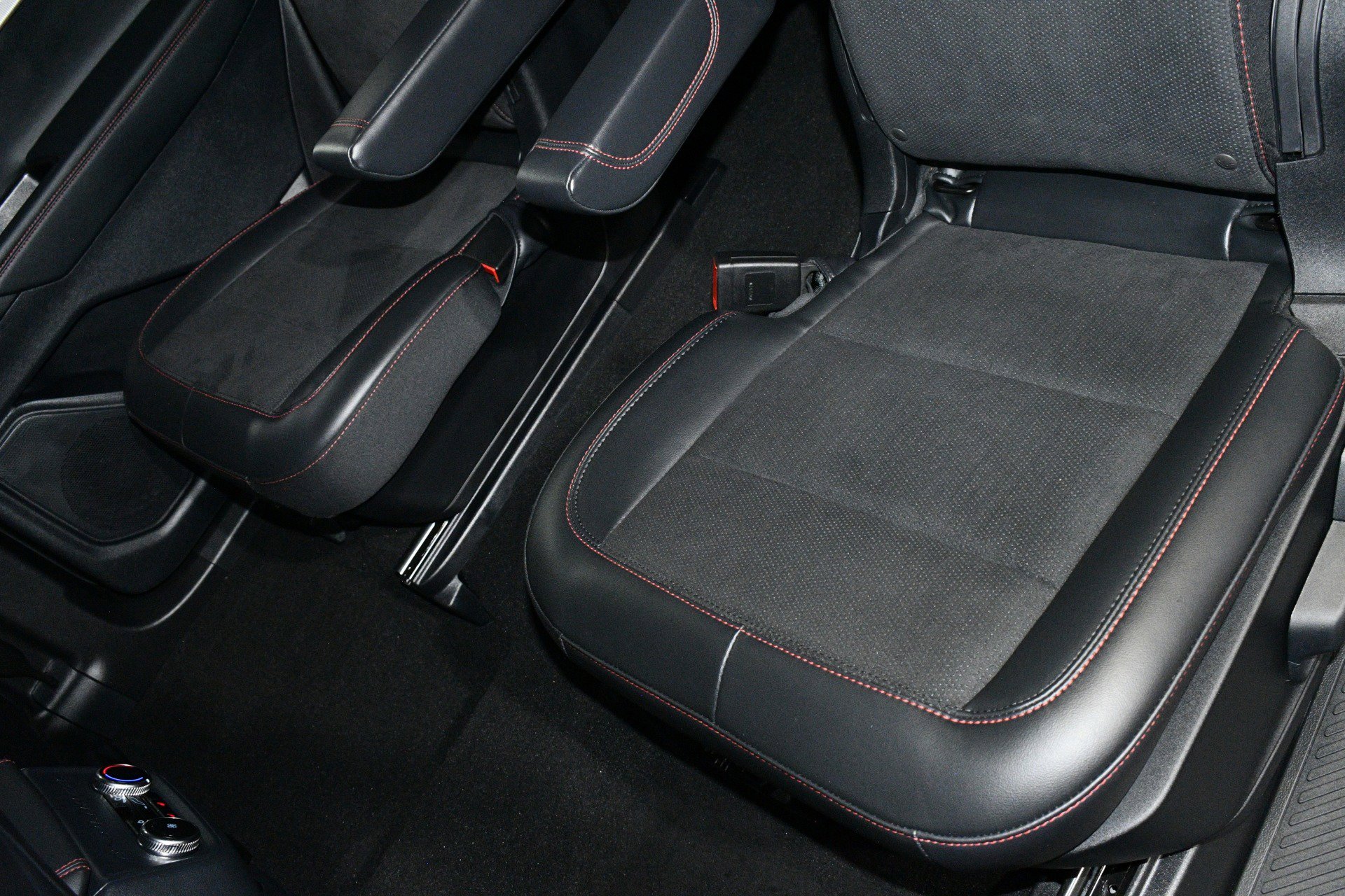 Used 2025 Ford Explorer ST w/ Sun And Sound Package image 19