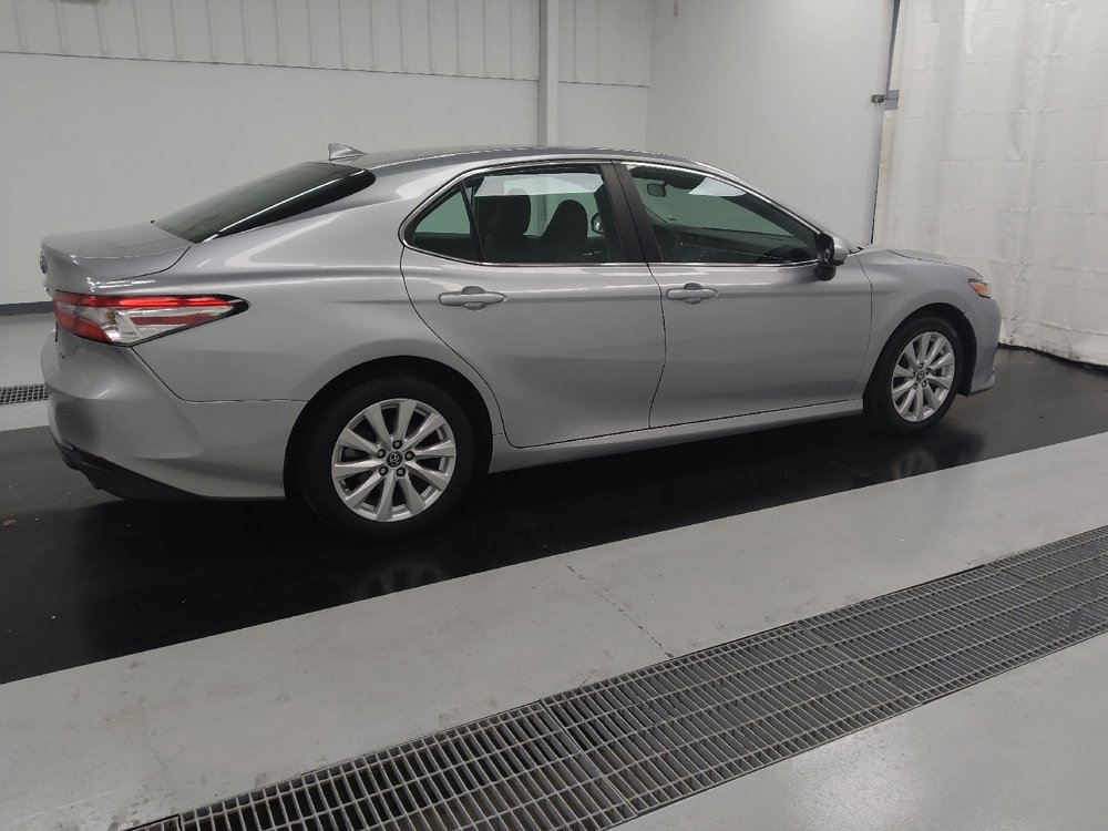 Used 2019 Toyota Camry LE image 10