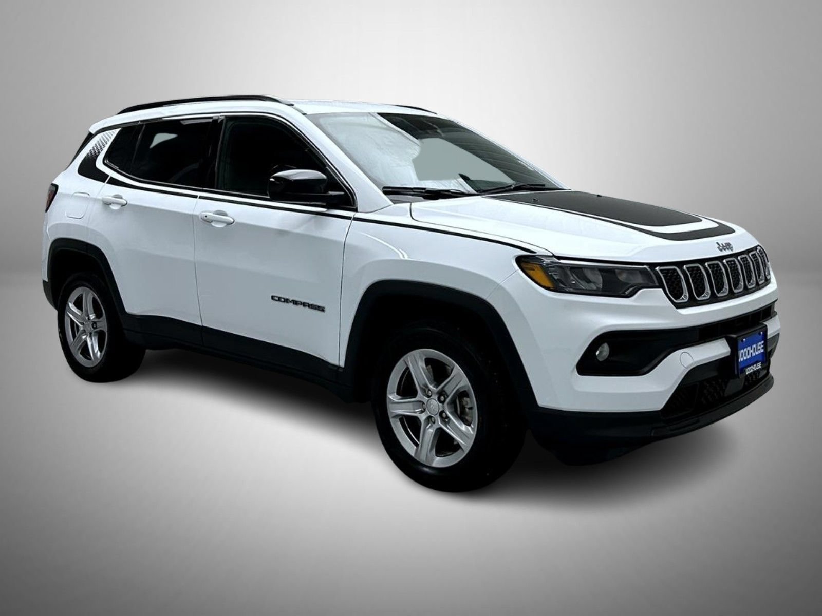 Used 2023 Jeep Compass Latitude w/ Mopar Graphics Package AWD/4WD image 3