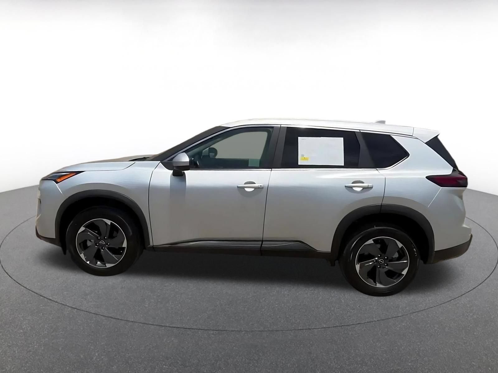 Used 2025 Nissan Rogue SV FWD image 9