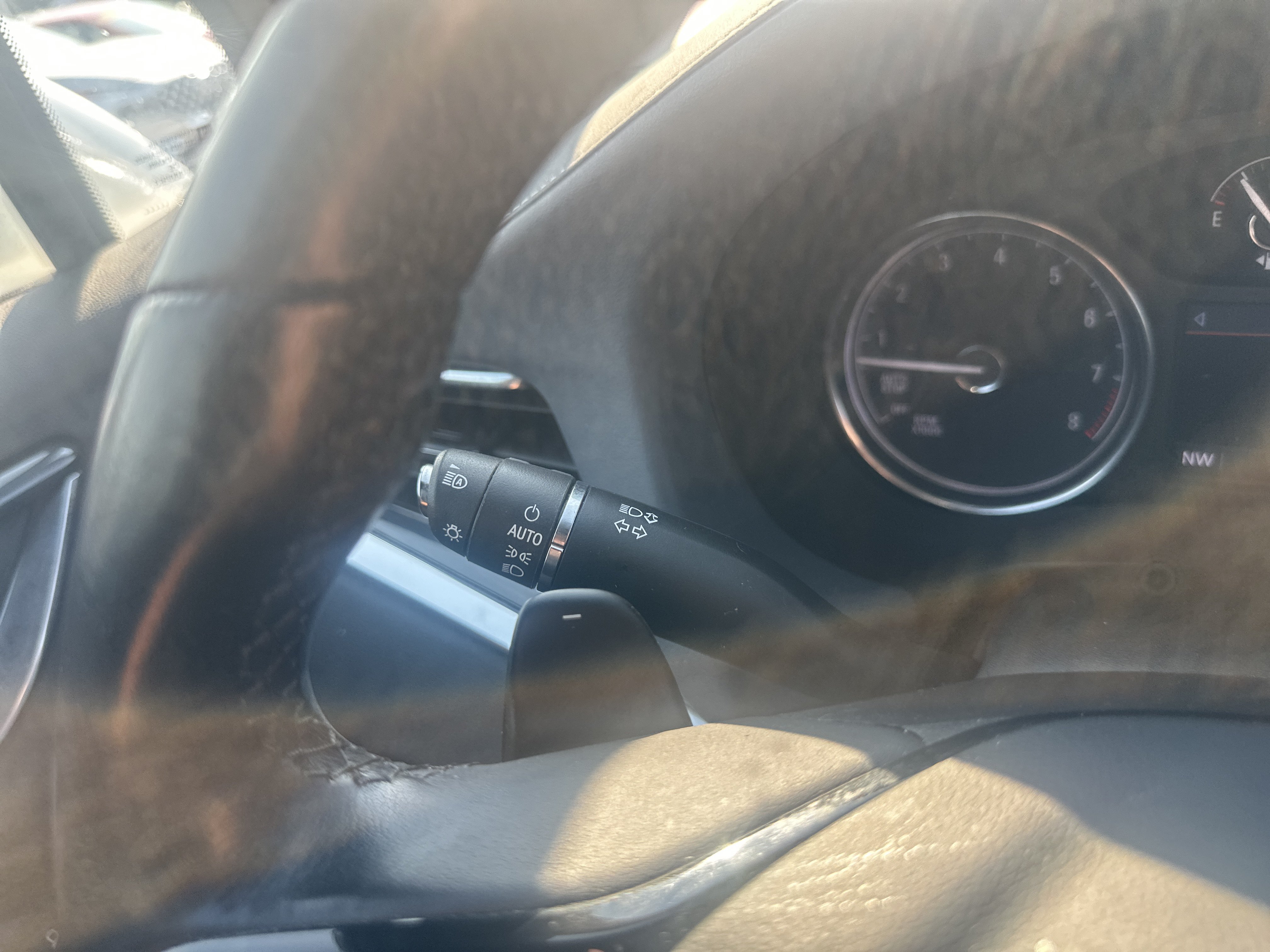 Used 2024 Buick Enclave Essence AWD/4WD image 21