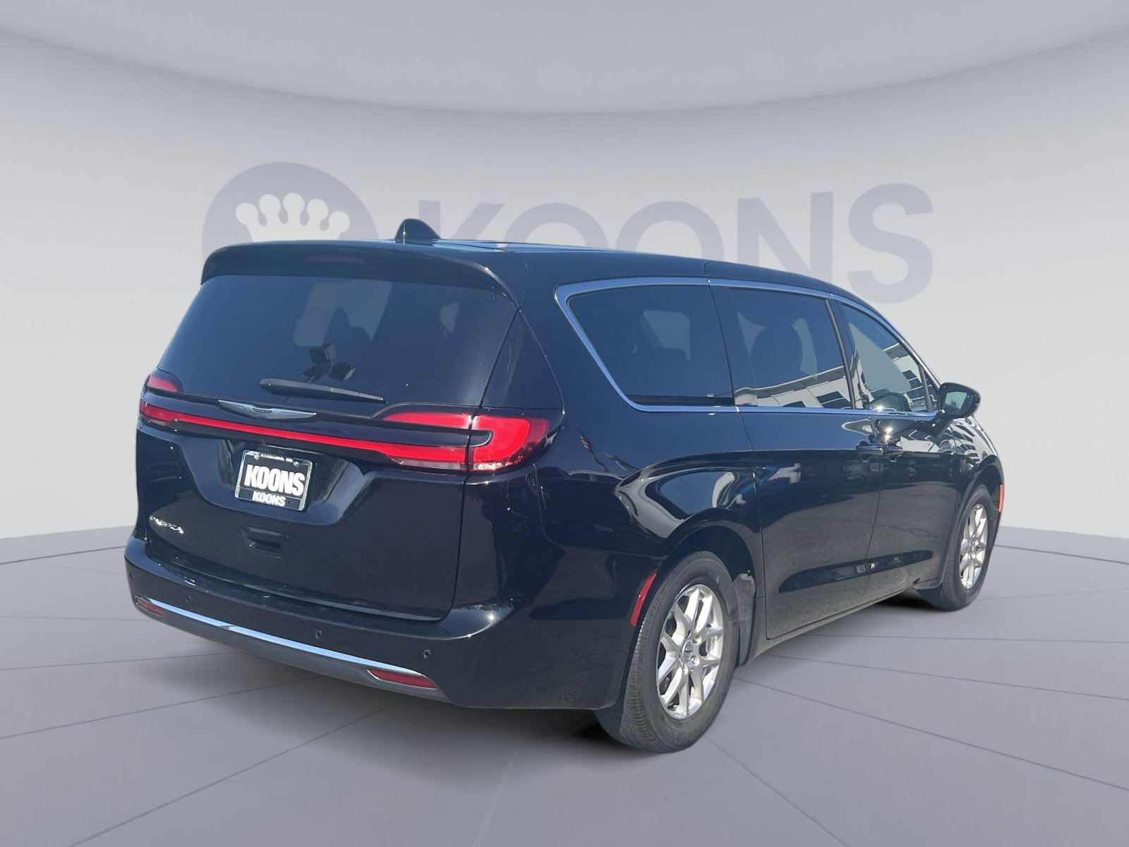 Used 2025 Chrysler Pacifica Select FWD image 16