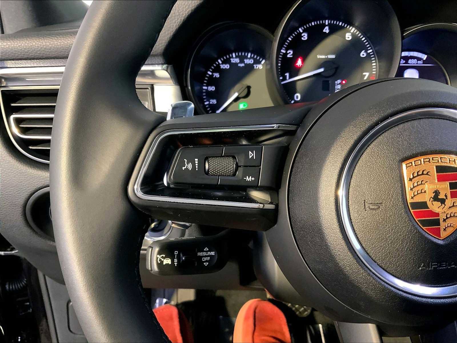 Certified 2025 Porsche Macan image 27