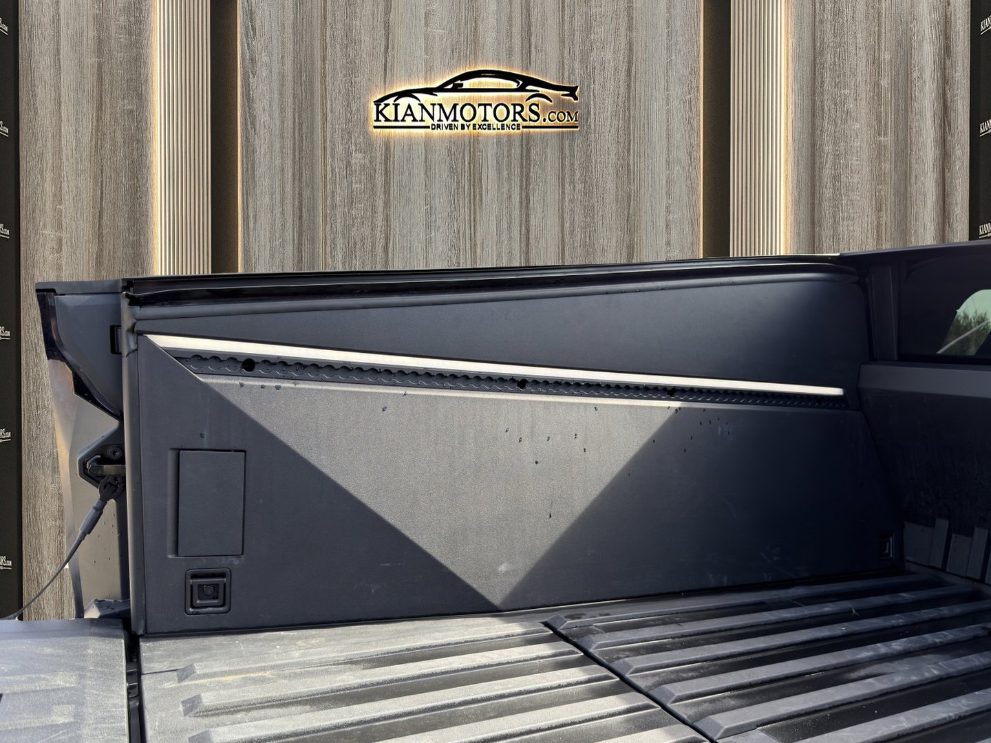 Used 2025 Tesla Cybertruck AWD Crew Cab image 46