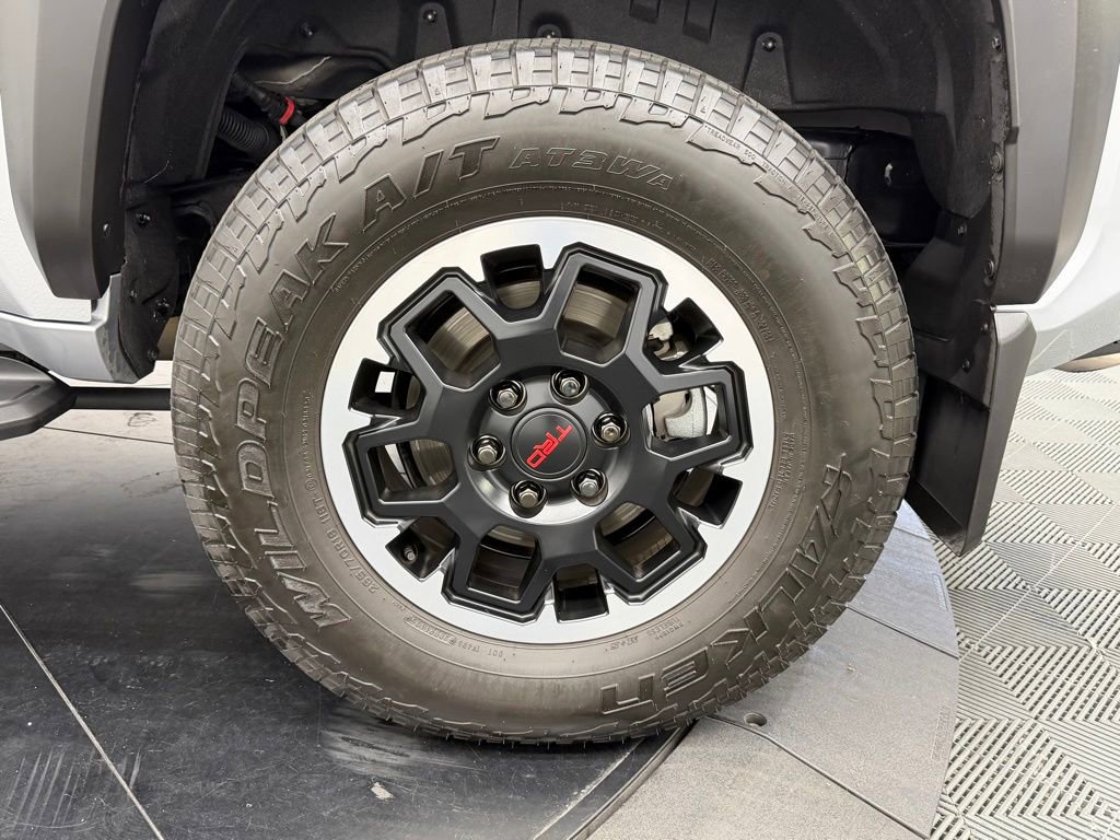 Used 2025 Toyota 4Runner TRD Off-Road Premium AWD/4WD image 17