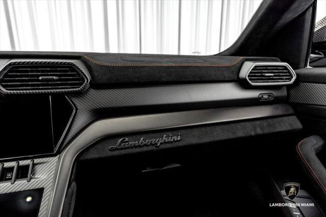 Used 2023 Lamborghini Urus Performante AWD/4WD image 40