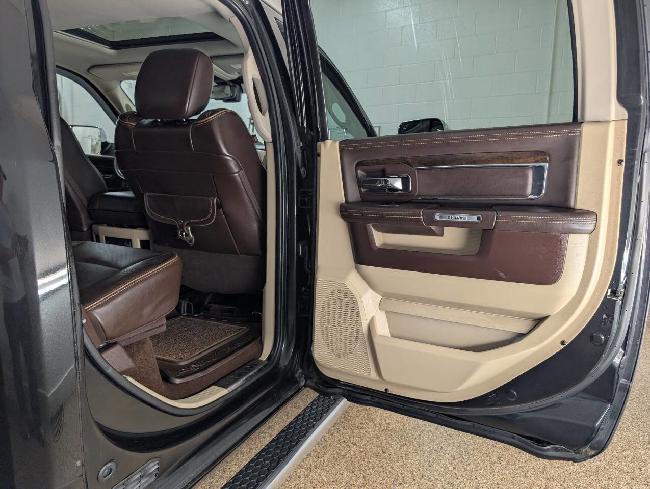 Used 2015 RAM 1500 Laramie Longhorn image 16