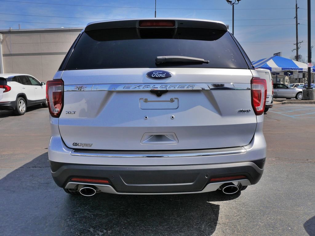 Used 2018 Ford Explorer XLT w/ Equipment Group 202A image 6