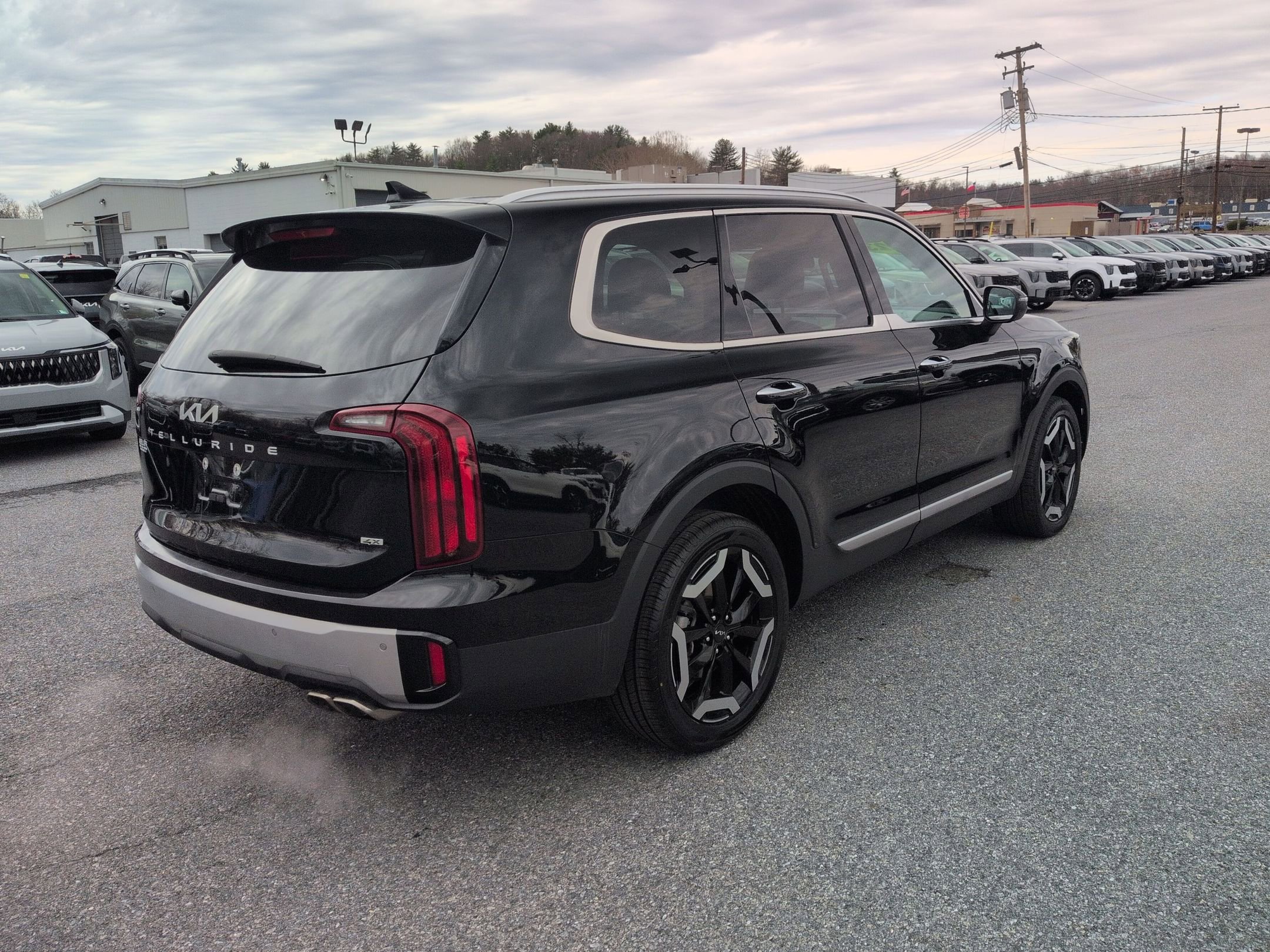 Used 2023 Kia Telluride S w/ S Sunroof Package image 5